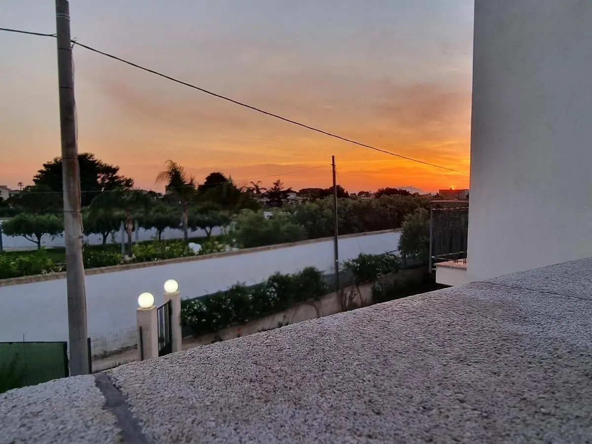 Al Vecchio Carrubo - Lovely 2-Rooms House & Patio マルサラ 別荘